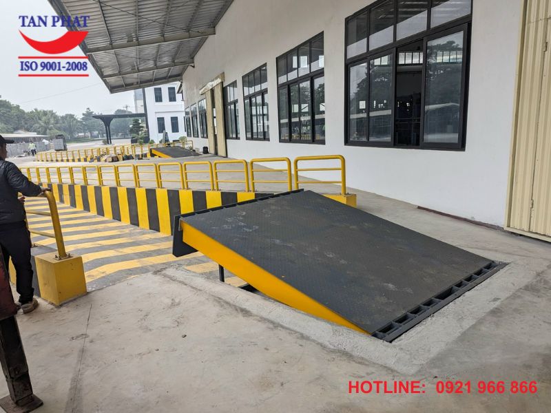 Sàn nâng hàng công nghiệp - Tân Phát