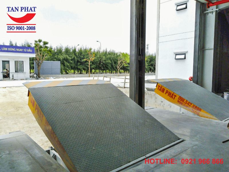 Dock leveler 8 tấn