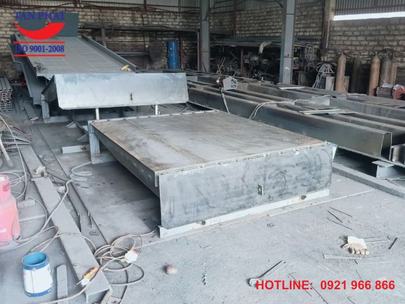Xưởng sản xuất dock leveler Tân Phát