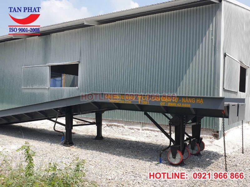 Bàn giao cầu dẫn xe nâng 8 tấn