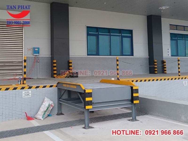 Dock leveler 5 tấn không hố dock lắp đặt tại Nam Định