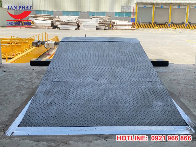 Sàn nâng hạ 8 tấn với kết cấu chắc chắn bởi thép ss400 bền bỉ