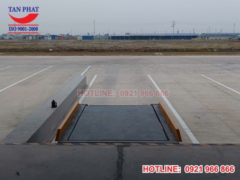 Kết cấu mặt bàn nâng chắc chắn, bền bỉ