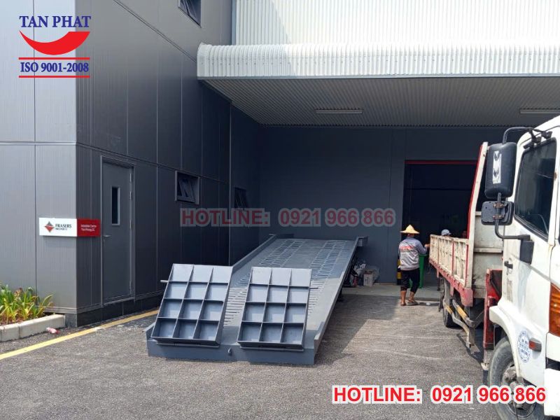 Bàn giao cầu dẫn xe nâng tại Phú Xuyên