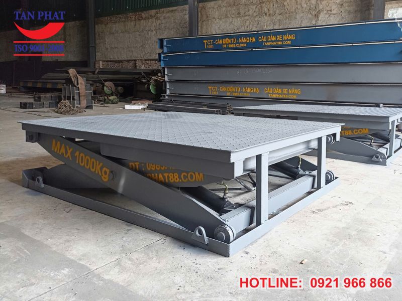 Bàn nâng 1 tấn