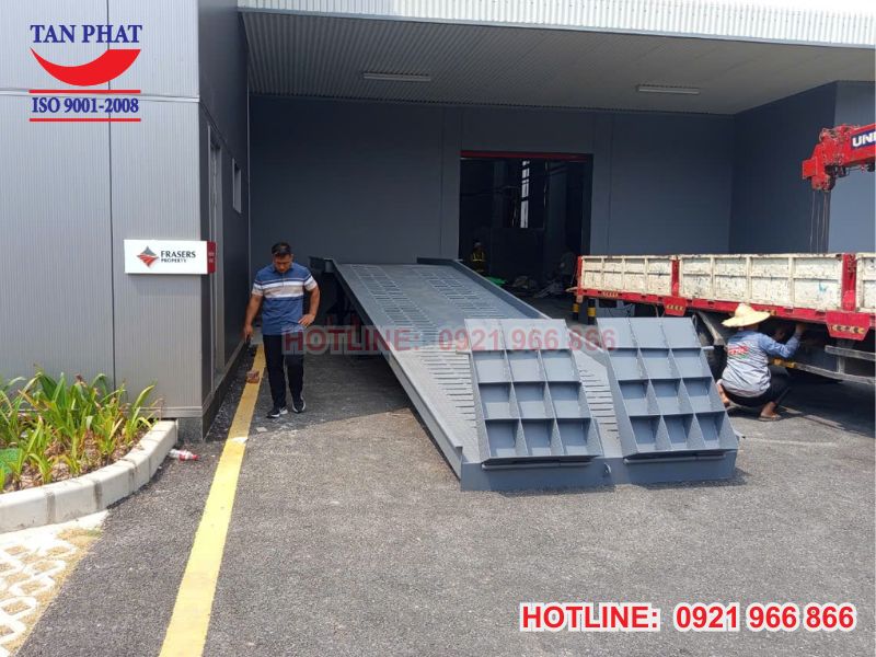 Bàn giao cầu dẫn xe nâng 8 tấn