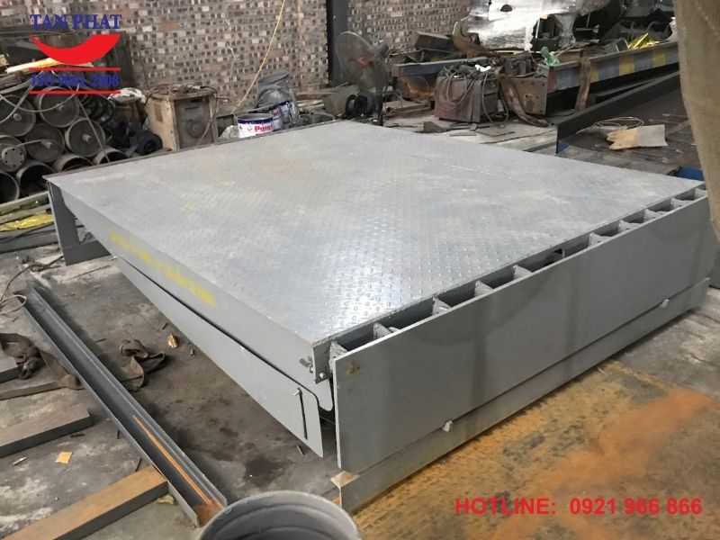 Hình ảnh thực tế Dock Leveler 6 tấn 2mx2m do Tân Phát sản xuất
