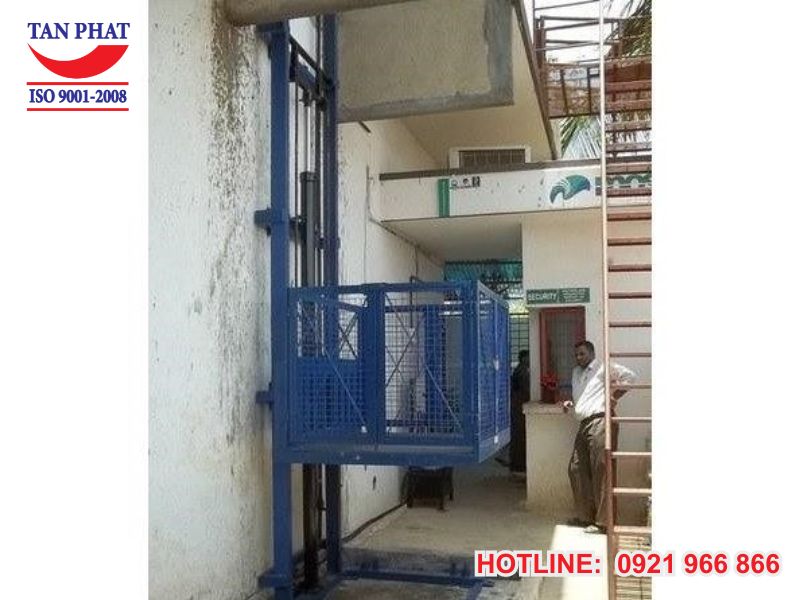 Thang nâng hàng 250kg