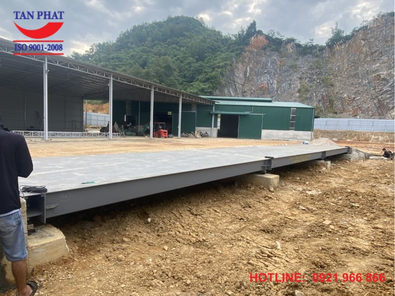 Bàn cân sử dụng thép U300 bền bỉ, chắc chắn với 3 module