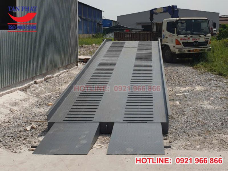 Bàn giao cầu dẫn xe nâng 8 tấn tại Phú Xuyên, Hà Nội