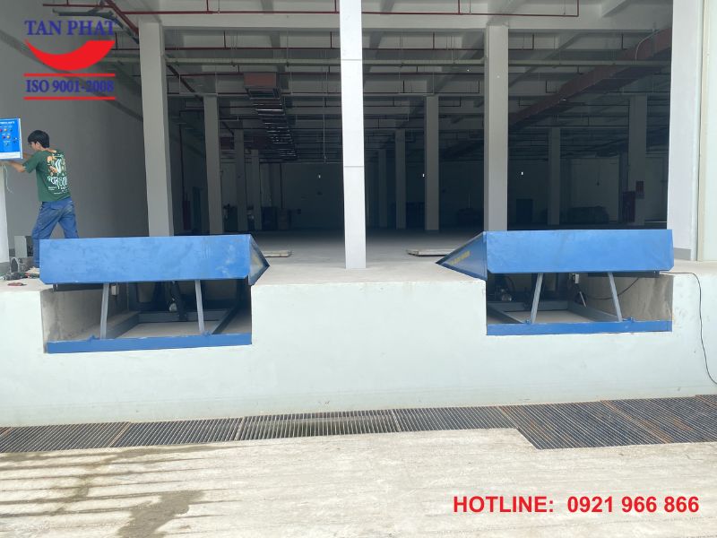 Lắp đặt Dock Leveler 6 tấn với kích thước 2530x1800x530mm