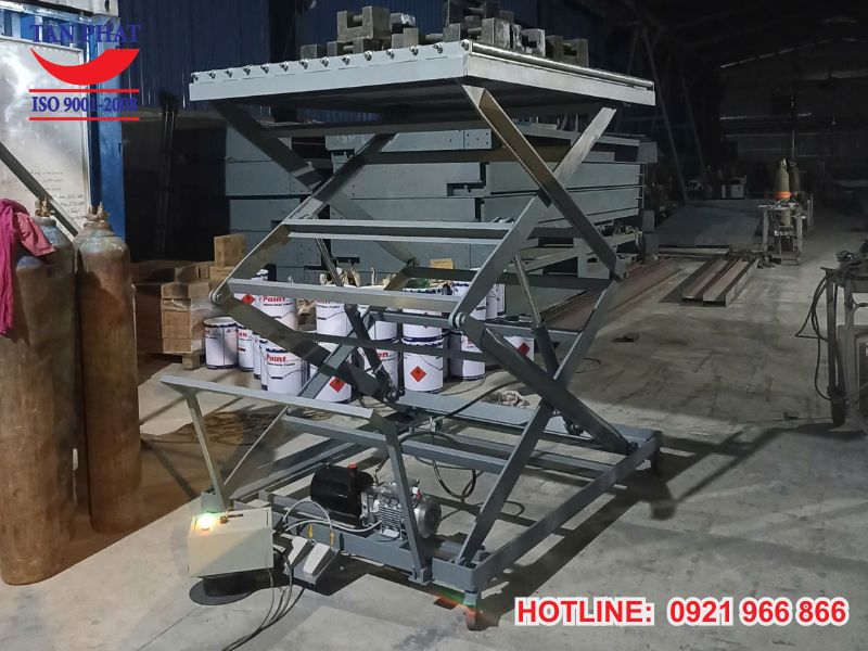 Bàn nâng di chuyển nâng cao 2000mm