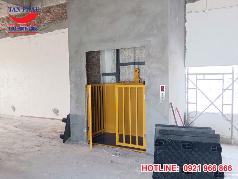 Thang nâng tời hàng hoàn thiện lắp đặt