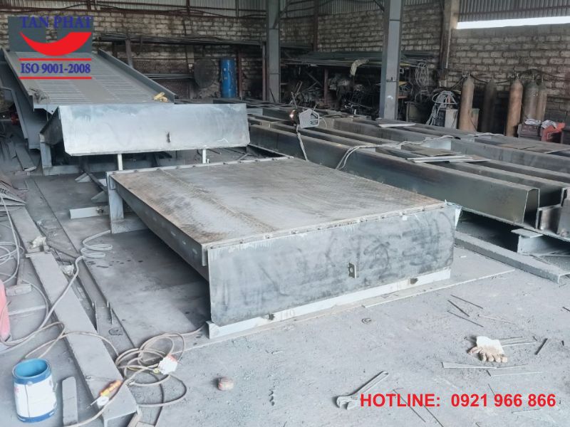 Sản xuất, cung cấp Dock Leveler theo yêu cầu giá tốt