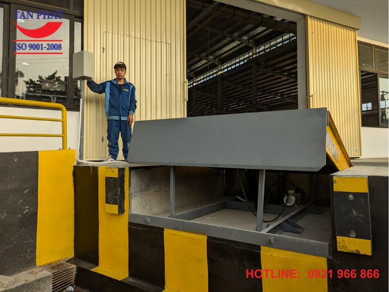 Giá dock leveler hiện nay? Đơn vị sản xuất dock leveler uy tín?