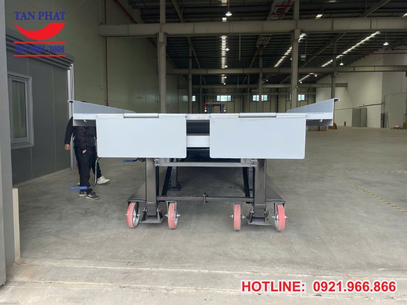 Cam kết chất lượng, dịch vụ cung cấp cầu dẫn xe nâng tại Tân Phát