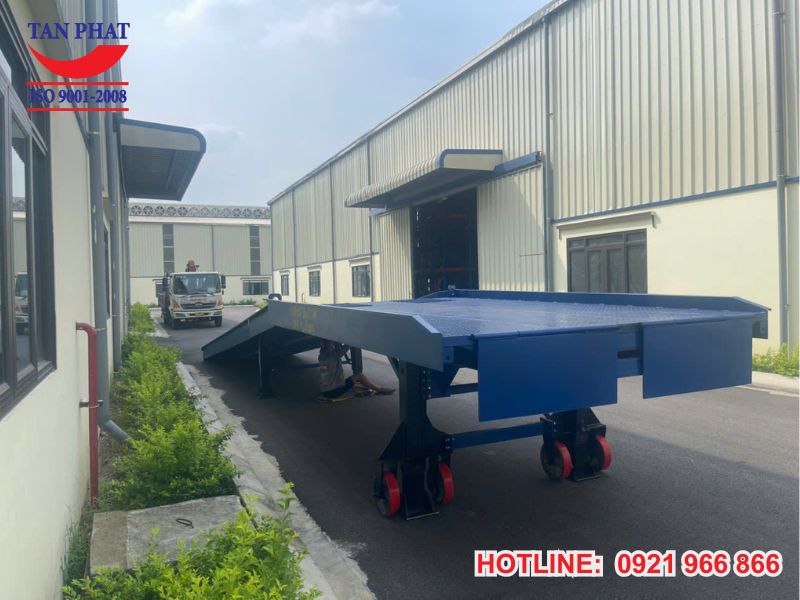 Hướng dẫn sử dụng cầu dẫn xe nâng container an toàn