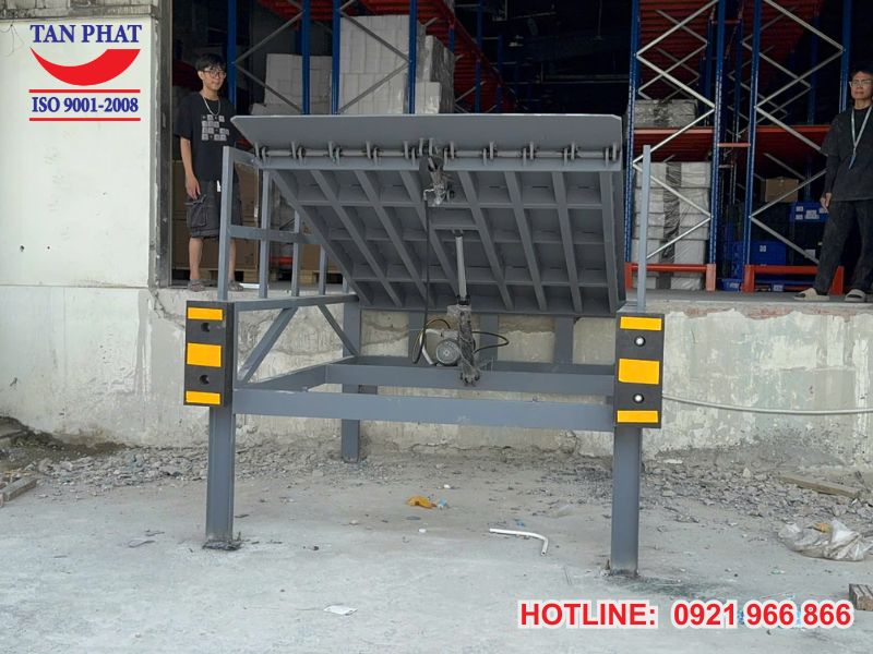 Hình ảnh thực tế dự án lắp đặt dock leveler 3 tấn