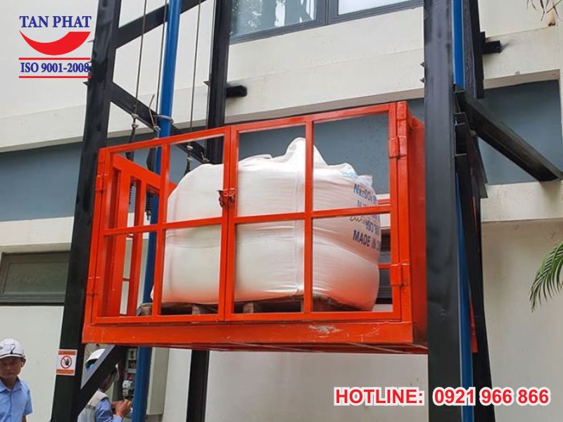 Hình ảnh thực tế: thang nâng hạ hàng hóa 1500kg