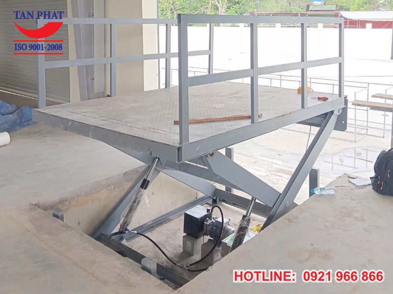 Ứng dụng thực tế của bàn nâng thủy lực dùng trong nhà xưởng