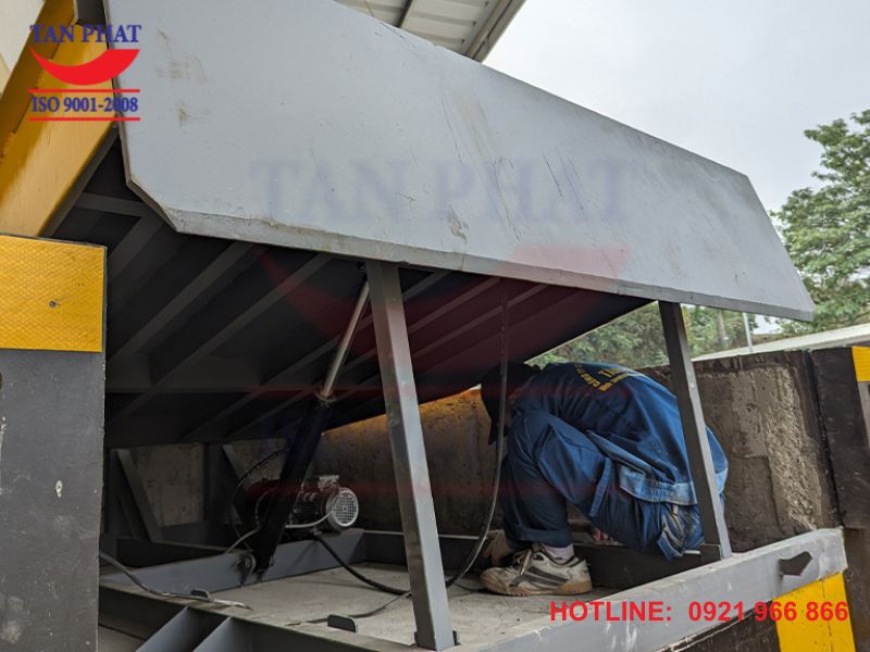 Sàn nâng thủy lực loại 6 tấn