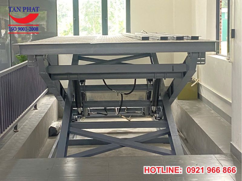 Hình ảnh thực tế quá trình lắp đặt bàn nâng thủy lực ô tô tại Ninh Bình