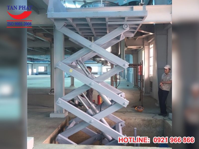 Bàn nâng thủy lực 4500kg sản xuất bởi Tân Phát