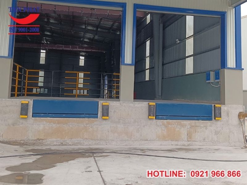 Hình ảnh thực tế: 02 bộ dock leveler 10 tấn được hoàn thiện lắp đặt