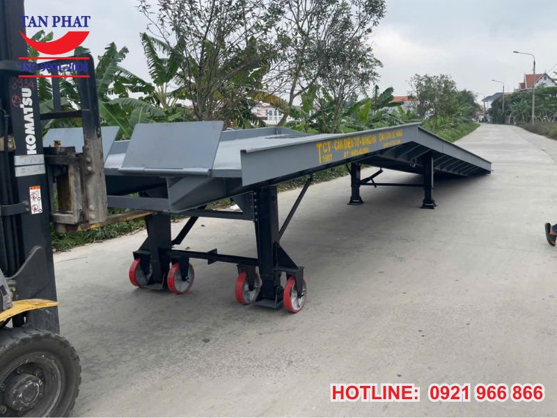 Cầu lên container 10 tấn được sản xuất, bàn giao bởi Tân Phát