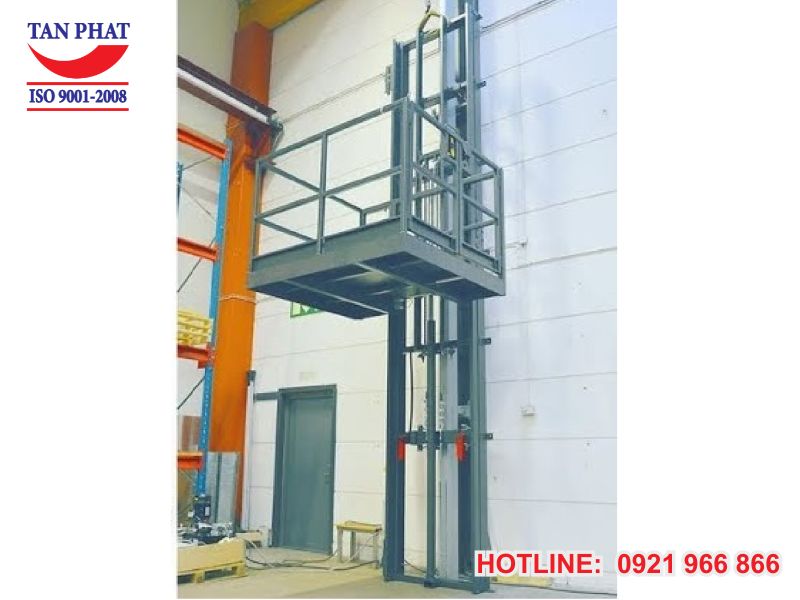 Thang tời hàng 750kg