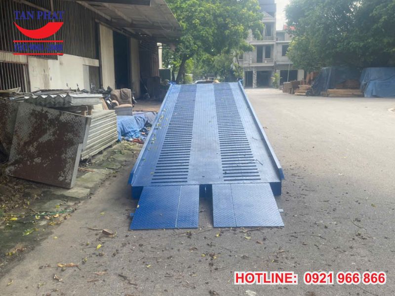 Bàn giao cầu dẫn xe nâng tại Bắc Ninh