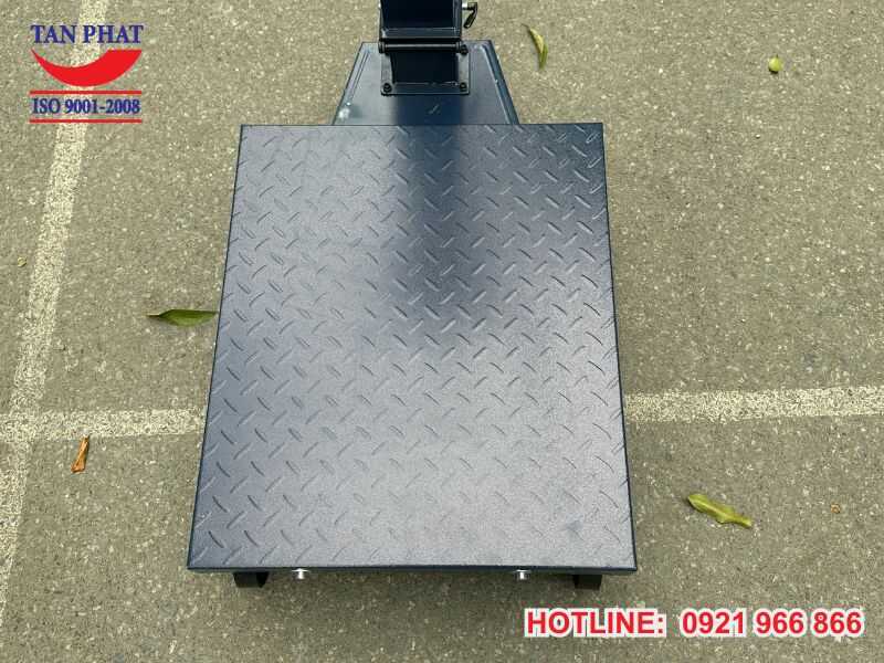 Bề mặt cân được thiết kế chống bám bụi, chống trơn trượt rất tốt