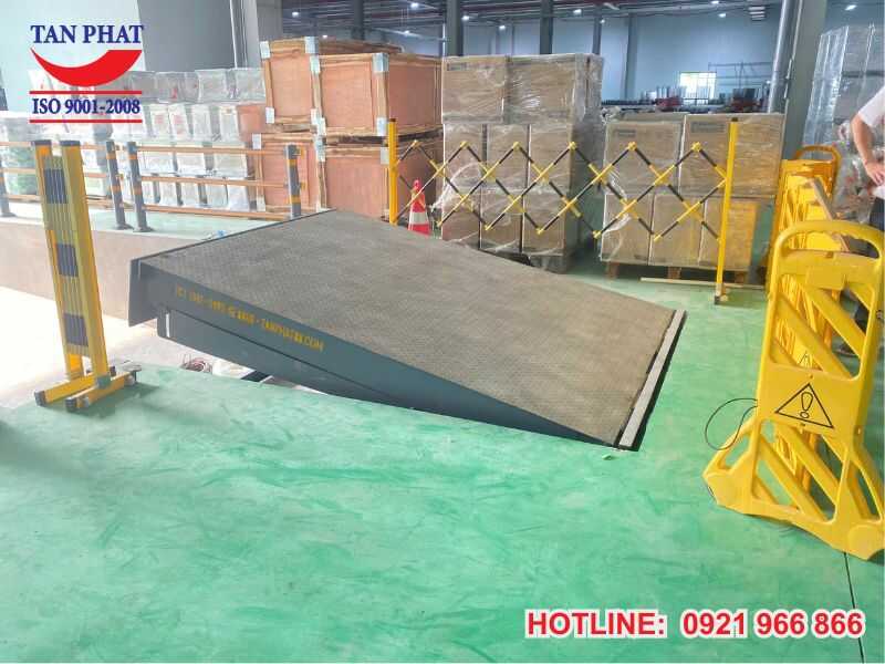 Dock leveler mặt sàn 2700x2100mm