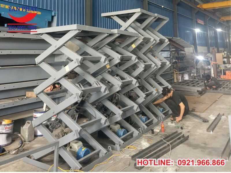 Hình ảnh thực tế bàn nâng cắt kéo