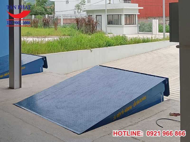 Tân Phát - đơn vị chuyên sản xuất, lắp đặt dock leveler uy tín, giá tốt
