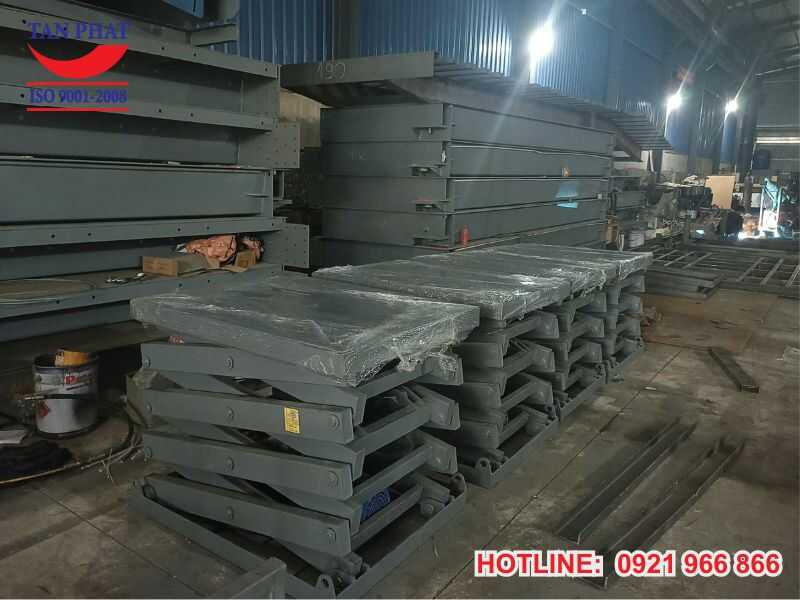 Báo giá bàn nâng thủy lực 3m