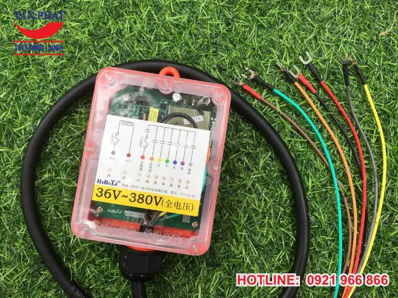 Hệ thống dây điện được mã hóa với màu sắc rõ ràng, đi kèm sơ đồ đấu nối chi tiết