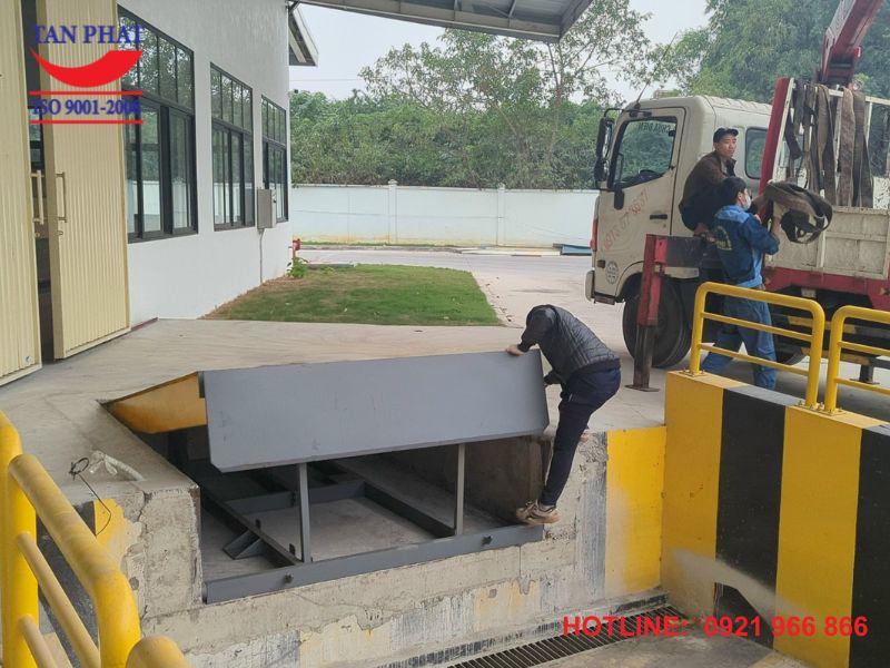Dock leveler thiết kế theo yêu cầu