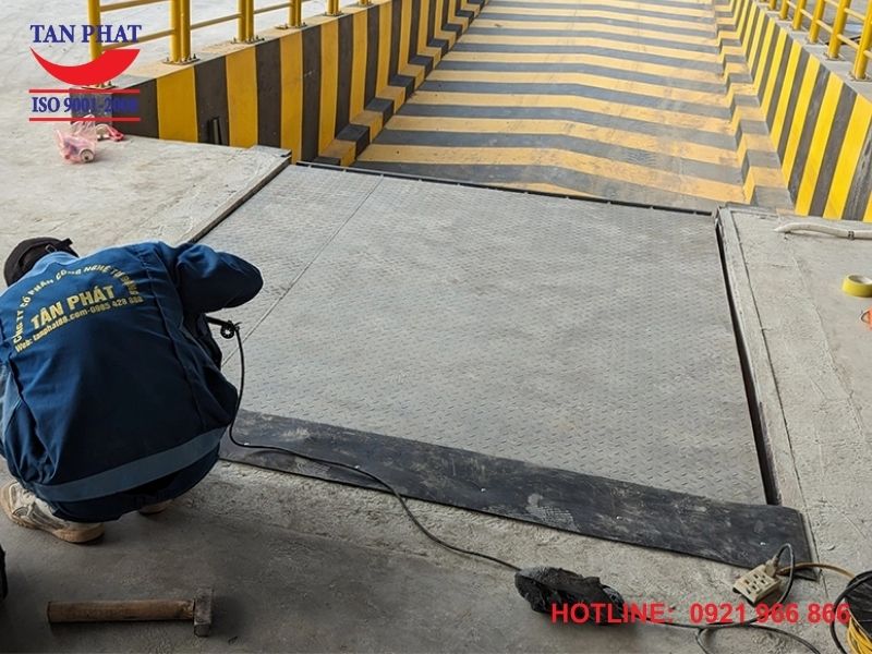 Chi phí lắp đặt sàn nâng tự động bao nhiêu?