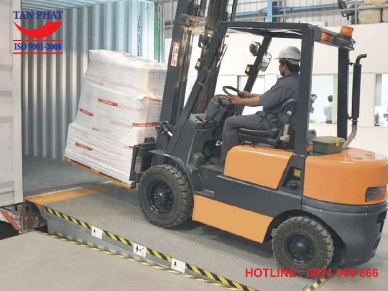 Ben thủy lực hỗ trợ nâng hạ hàng hóa