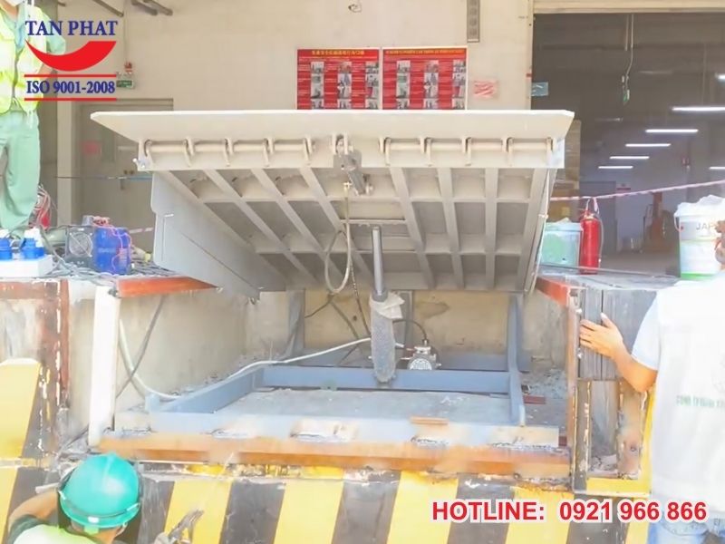 Lắp đặt Sàn nâng thủy lực 8 tấn vào hố Dock