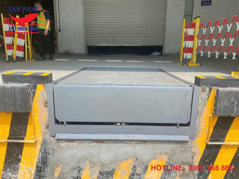 Lắp đặt dock leveler 8 tấn