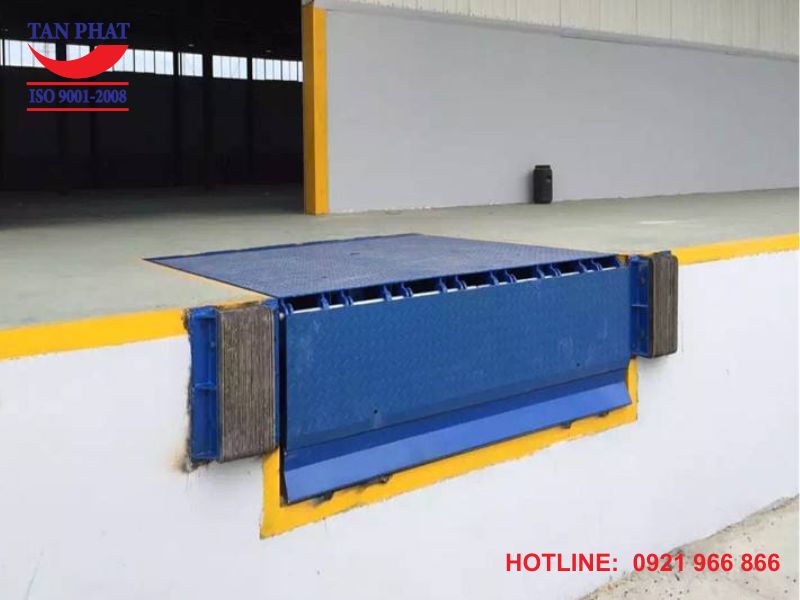 Hình ảnh thực tế dock leveler 8 tấn