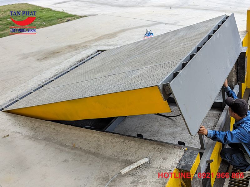 Dock leveler chất lượng, giá tốt Tân Phát