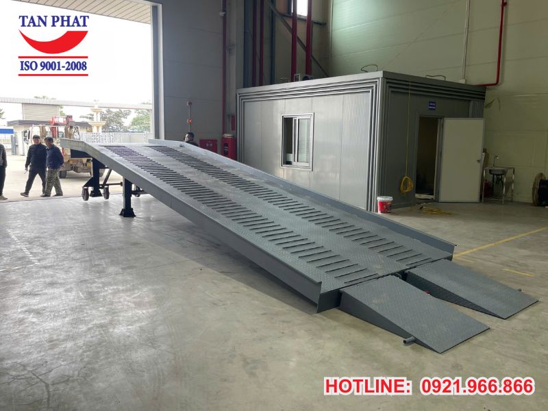 Cầu dẫn xe nâng tại Thái Nguyên