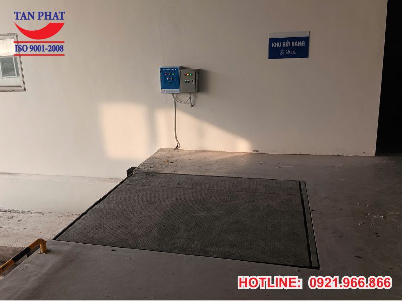 Dock leveler lắp đặt bởi Tân Phát