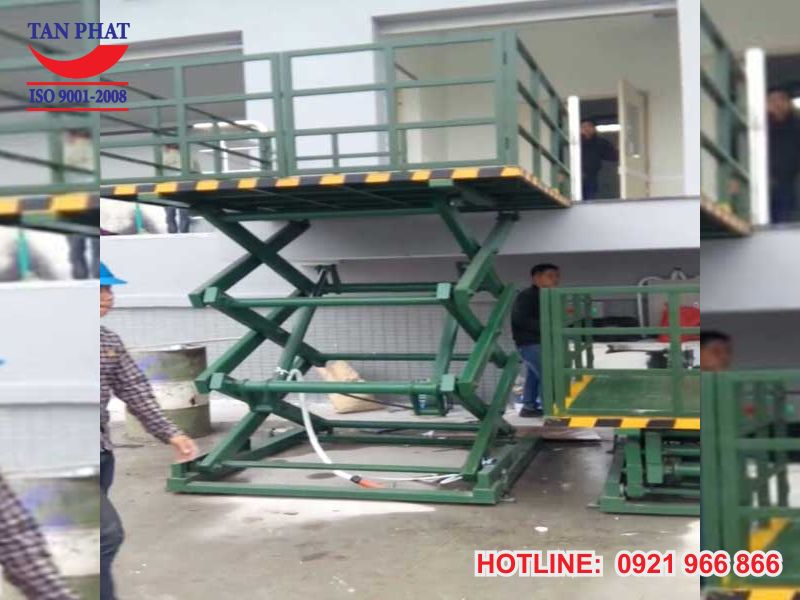 Bàn nâng hàng lên tầng cao