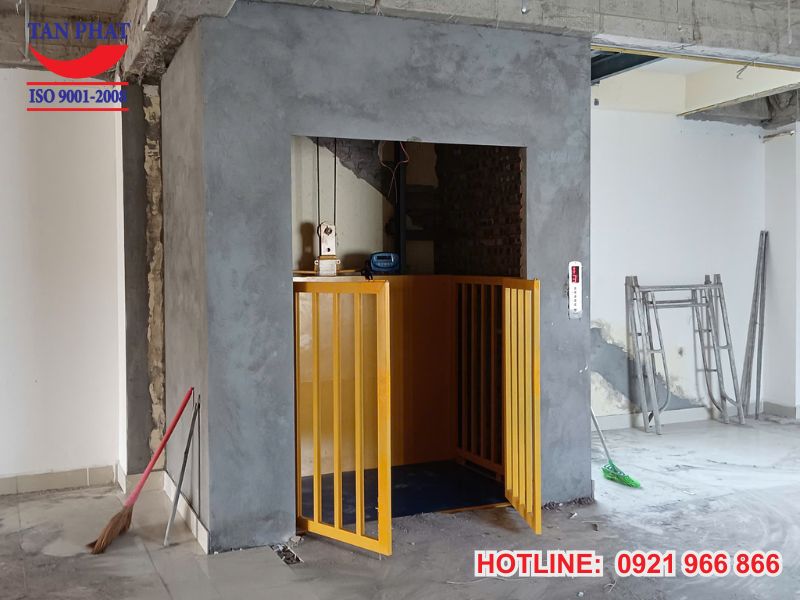 Thang tời hàng được lắp đặt tại Hải Phòng