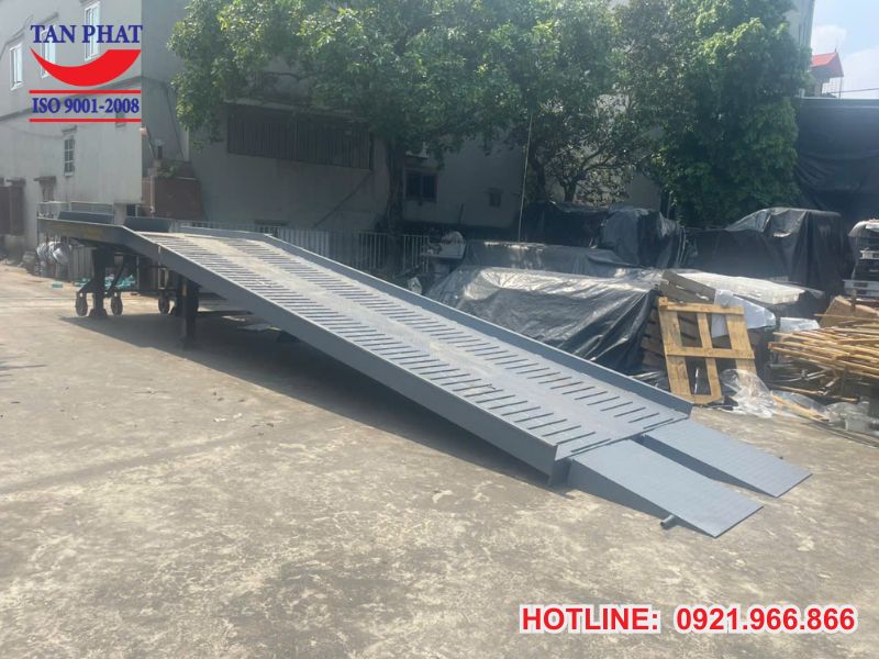 Đơn vị cung cấp cầu dẫn xe nâng lên container uy tín, chất lượng?