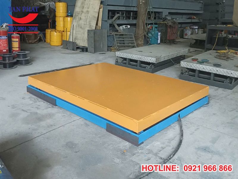 Sản xuất bàn nâng thủy lực 2 tấn